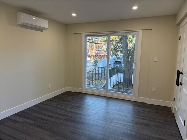 Foto del edificio - 19-49-49 80th St