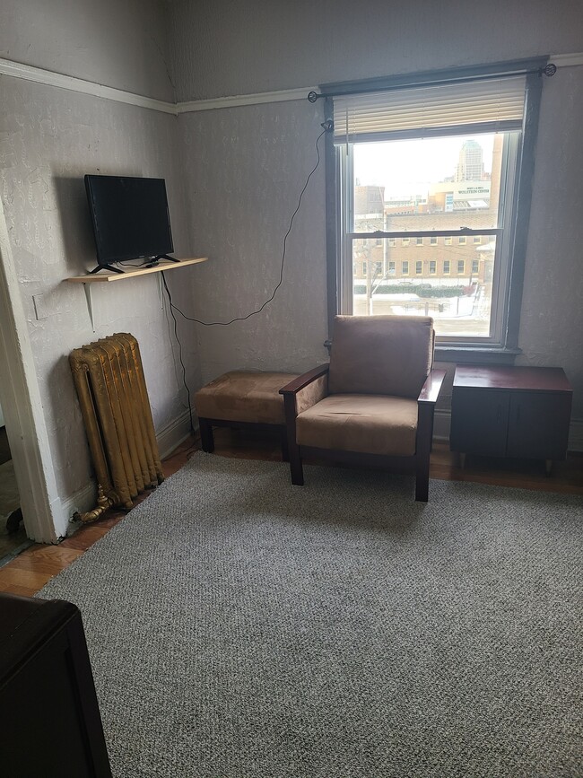 Building Photo - 2344 Prospect Ave E