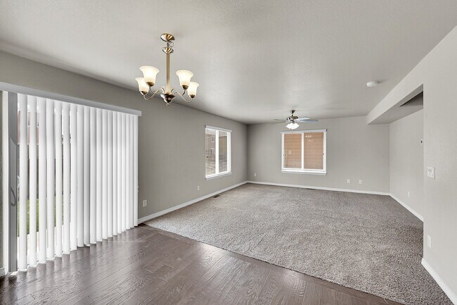 Building Photo - $2,495.00 3-bedroom, 2.5-bathroom in Color...