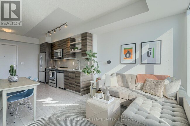 Photo du bâtiment - 525 Adelaide St W