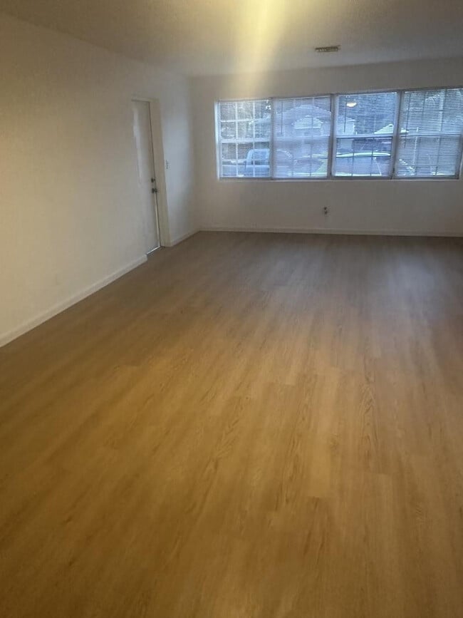 Foto del edificio - 2435 McKinley St