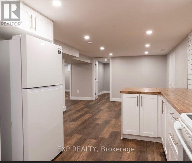 Photo du bâtiment - 393 E 16th St