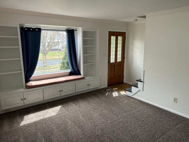 Building Photo - 3 Bed Home for rent!