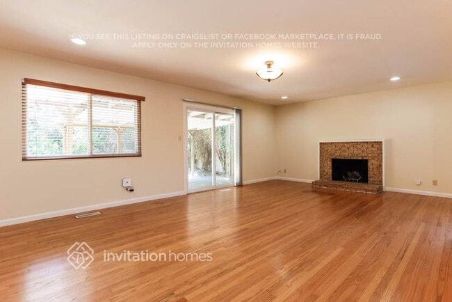 Building Photo - 1528 Vervais Ave