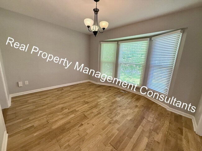Foto del edificio - 3 Bed 2 Bath Modern Home in Prime Location!