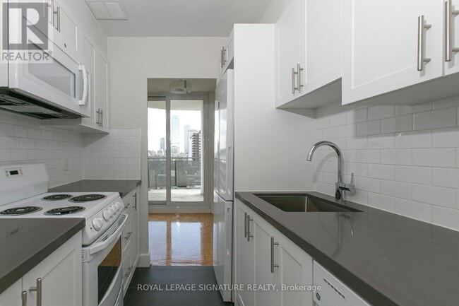 Building Photo - 485 Huron St