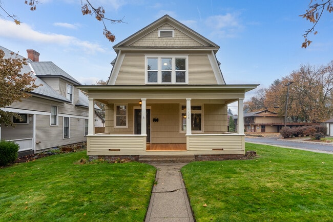 Building Photo - 1728 W 11th Ave