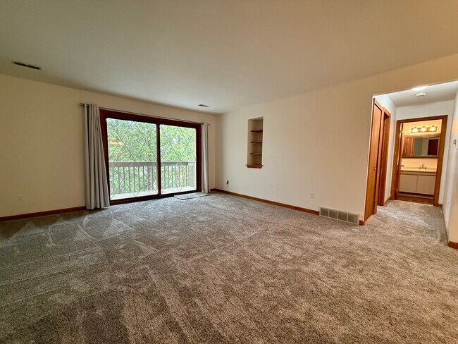Foto del edificio - 7900 E Cedar Lake Dr