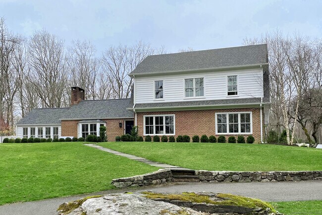 Building Photo - 5 Deepwood Ln