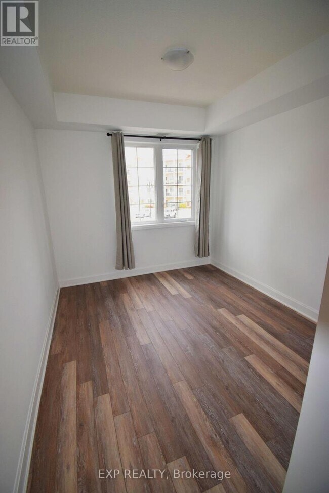 Photo du bâtiment - 50-250 Lakebreeze Dr