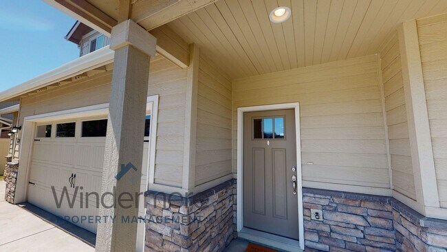 Building Photo - 531 SW Alicia Loop