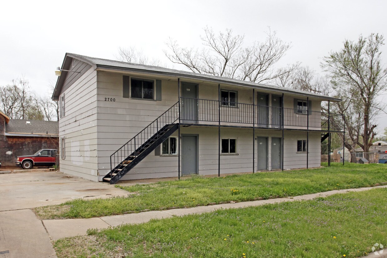 Building Photo - 2700 S Broadway Ave