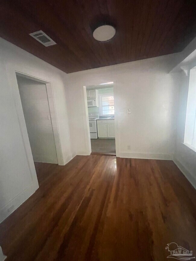 Foto del edificio - 4425 Garcon Point Rd