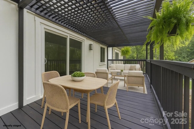 Foto del edificio - Room in House on Piney Path Rd