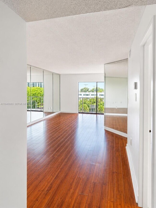 Foto del edificio - 1650 NE 115th St