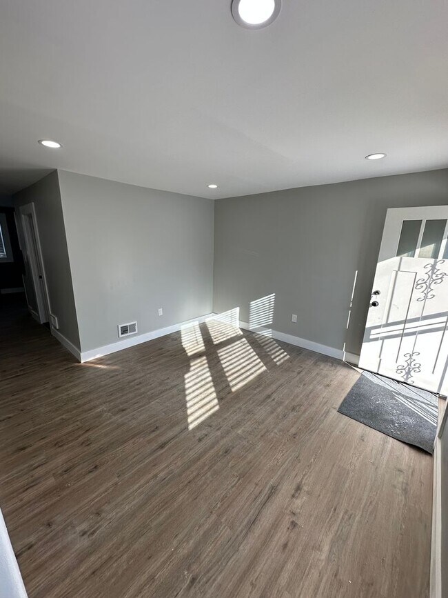 Foto del edificio - Beautifully renovated 3 bed/1.5 bath