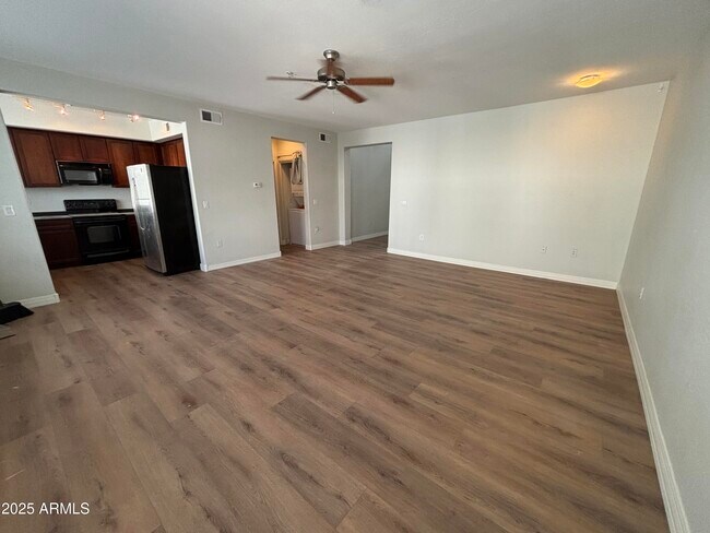 Foto del edificio - 615 E Portland St