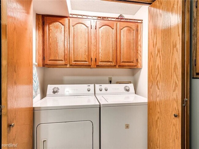 Building Photo - 2 br, 2 bath Condo - 8146 Dellwood Dr