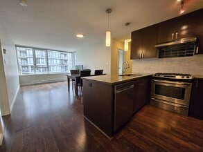 Building Photo - 7117 Elmbridge Way