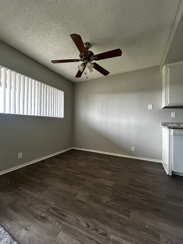 Foto del edificio - 5305 Tyler Ave