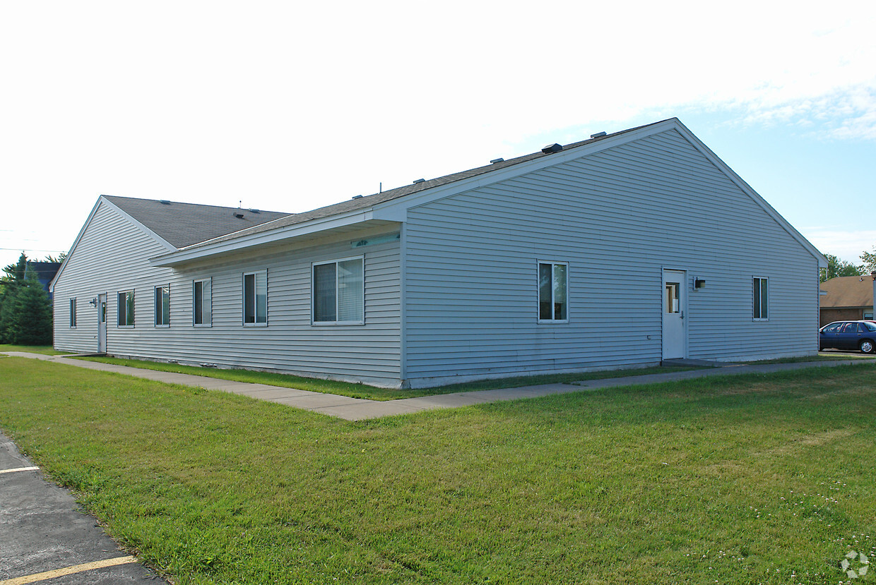 Building Photo - Oakwood Apartments