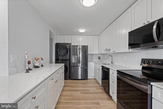 Foto del edificio - 8370 Greensboro Dr