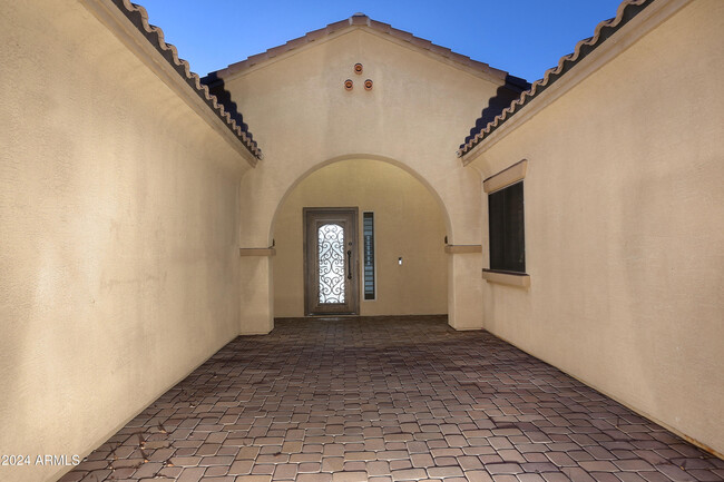 Building Photo - 2984 E Coconino Dr