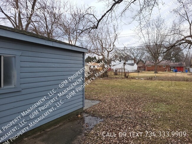 Building Photo - Nice 3 Bedroom, Large Lot!