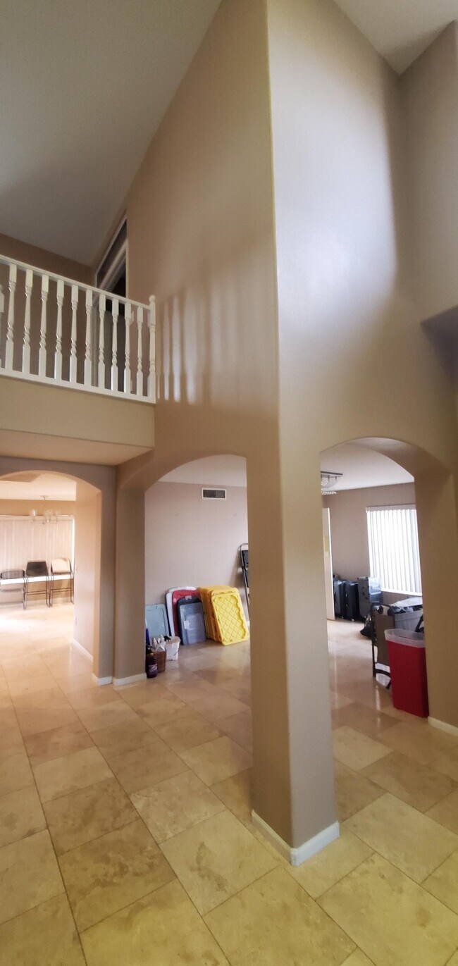 Building Photo - 4433 E Desert Sands Dr