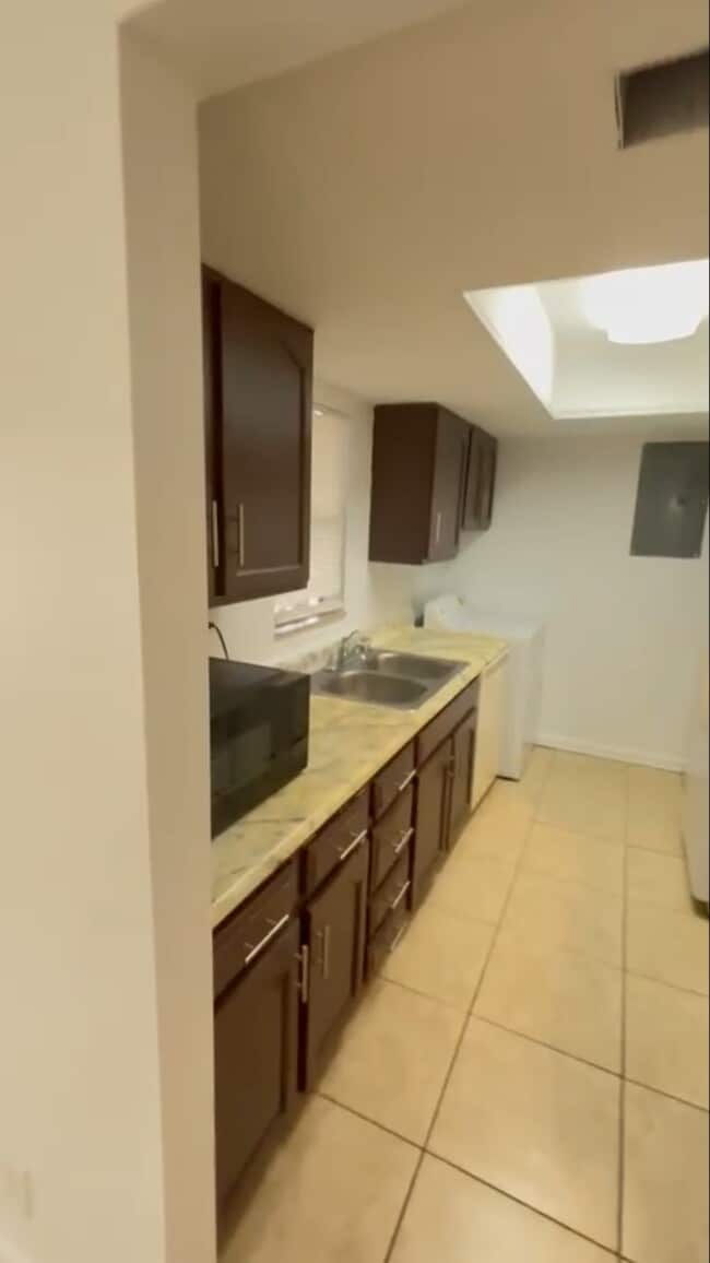 Foto del edificio - 2546 Lemon Tree Ln