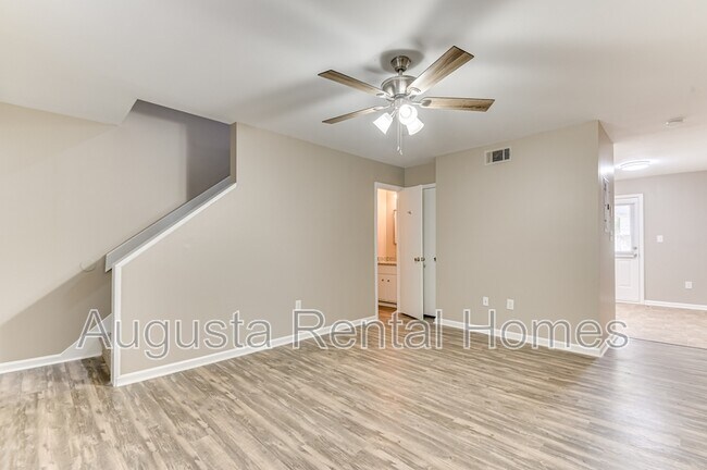 Foto del edificio - 150 Chalet N Blvd