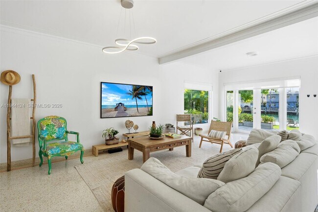 Building Photo - 950 S Shore Dr