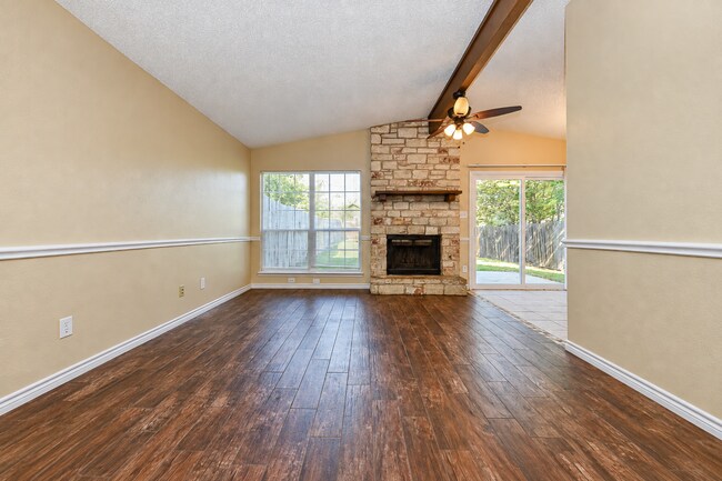 Building Photo - 1147 Royal Crest Dr