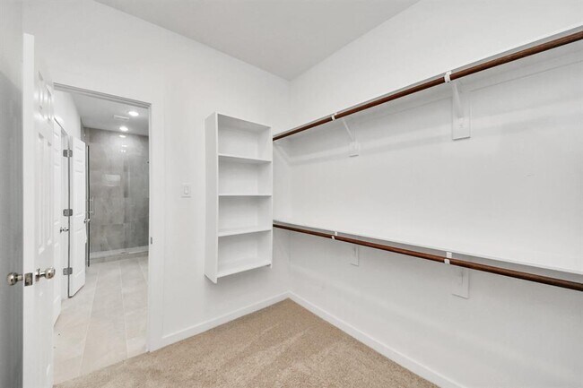 Building Photo - 5205 Kenilwood Dr