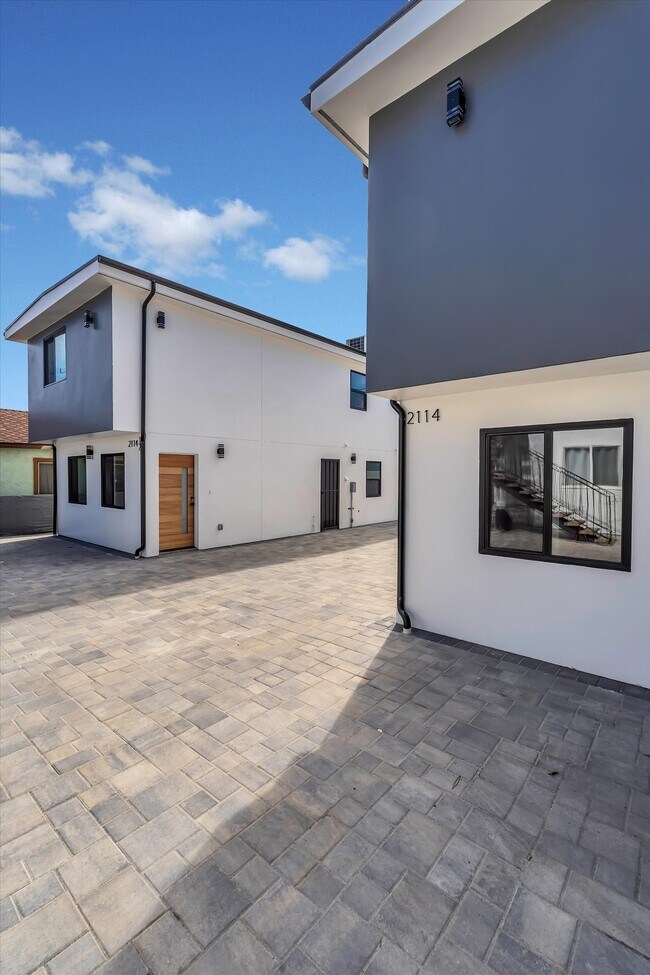 Foto del edificio - 2116 E 2nd St