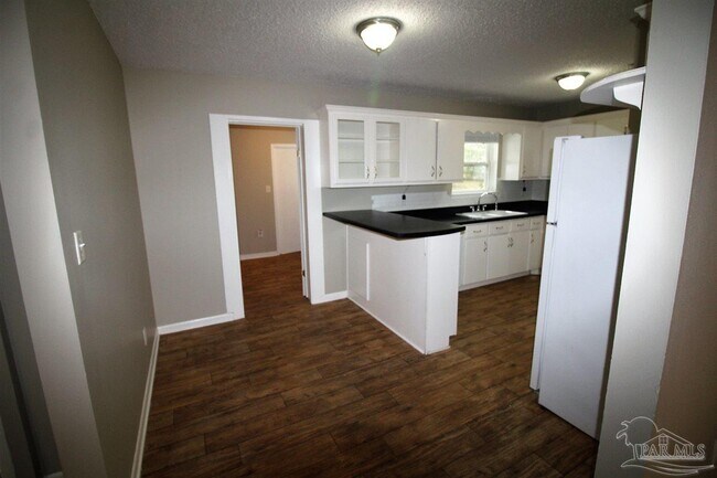 Foto del edificio - 5200 Springdale Dr