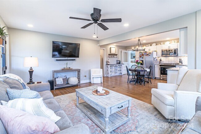 Building Photo - 362 Osborne Rd