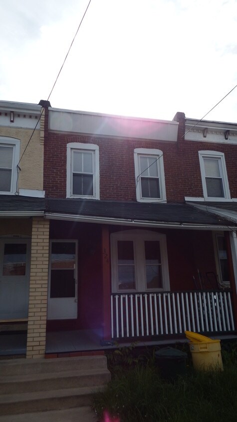 Primary Photo - 324 Iona Ave