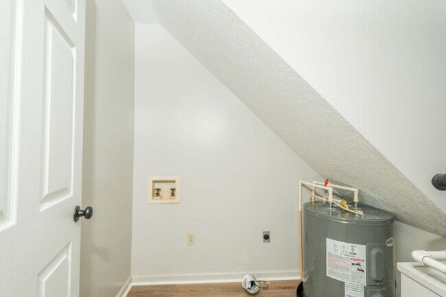 Foto del edificio - Newly Updated 2 Bedroom, 1 Bath Townhome –...