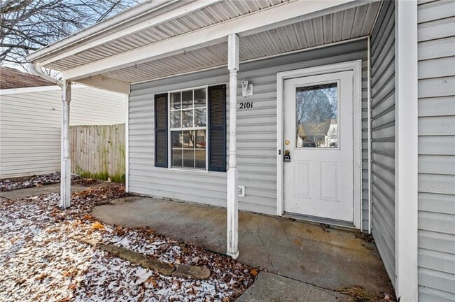Foto del edificio - 2101 Blueberry Ln