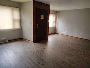 Building Photo - 2425 W Greenfield Ave