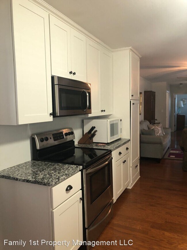 Building Photo - 3 br, 2.5 bath House - 81 Green Hills Dr.