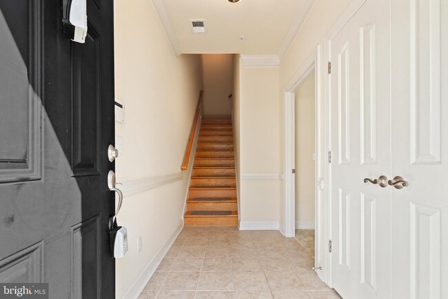 Building Photo - 562 Marina Landing Ln