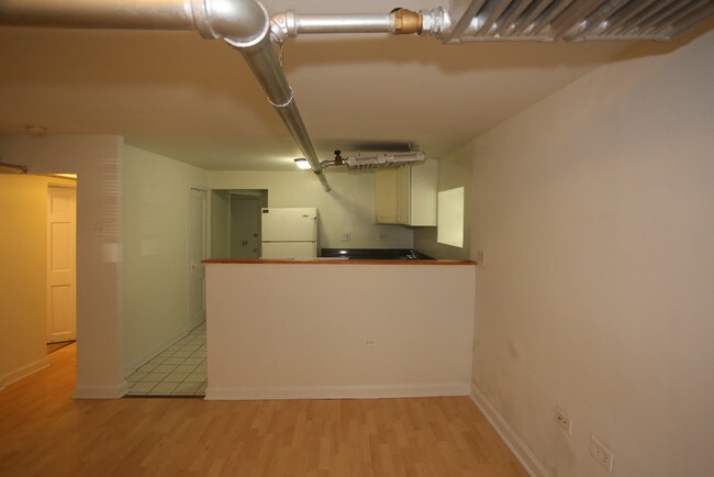 Building Photo - 1249 W Byron St