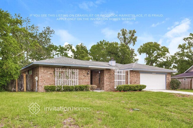 Foto del edificio - 8438 Sand Point Dr W