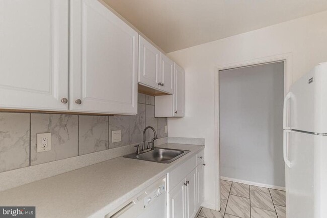 Foto del edificio - 7587 Margate Ct