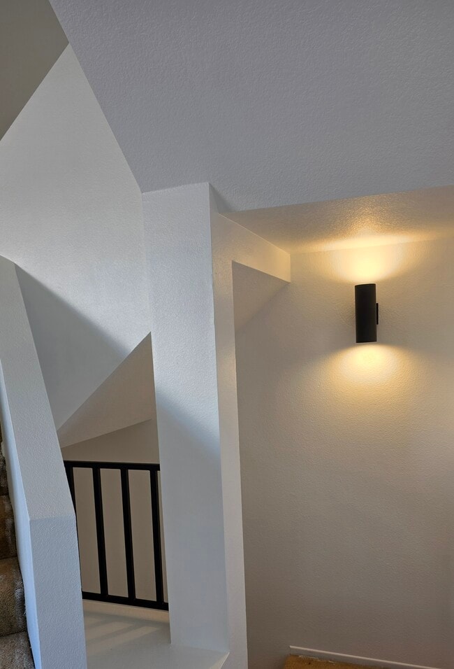 Foto del edificio - 1342 Serena Cir