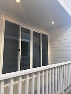 Balcony - 2435 Vanhoutte Vw