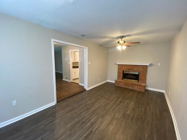 Building Photo - FIRST MONTHS RENT FREE!