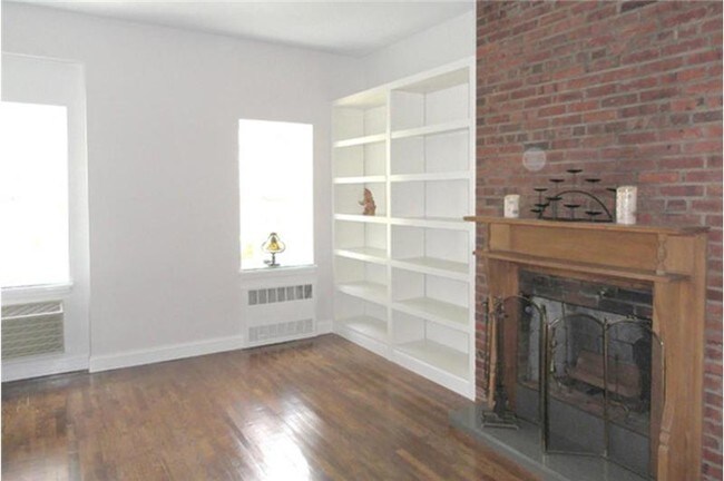 Foto del edificio - 239 E 18th St